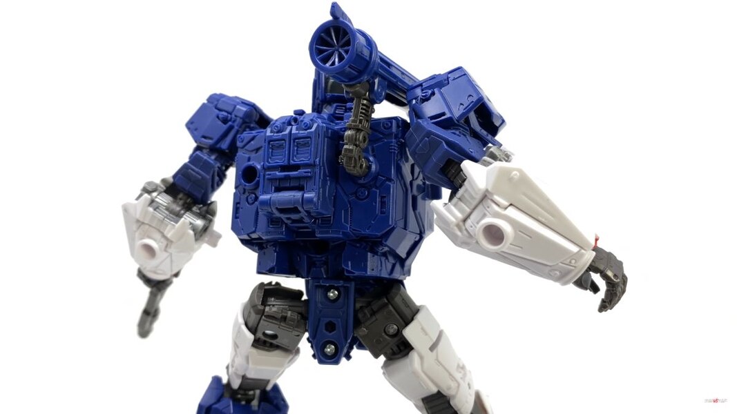 Transformers Studio Series 83 Soundwave More In Hand Image  (9 of 51)